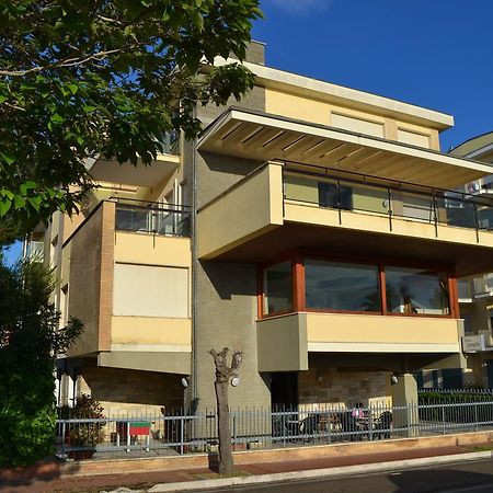 Albergo Quaglia ロゼート・デッリ・アブルッツィ エクステリア 写真