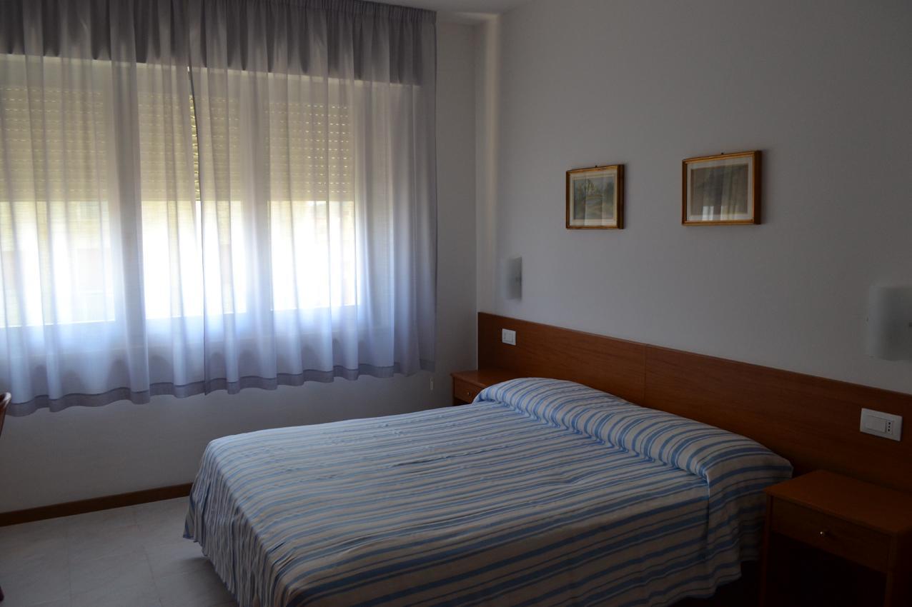 Albergo Quaglia ロゼート・デッリ・アブルッツィ エクステリア 写真